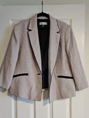 Kasper Black & White Houndstooth Blazer with Black Trim